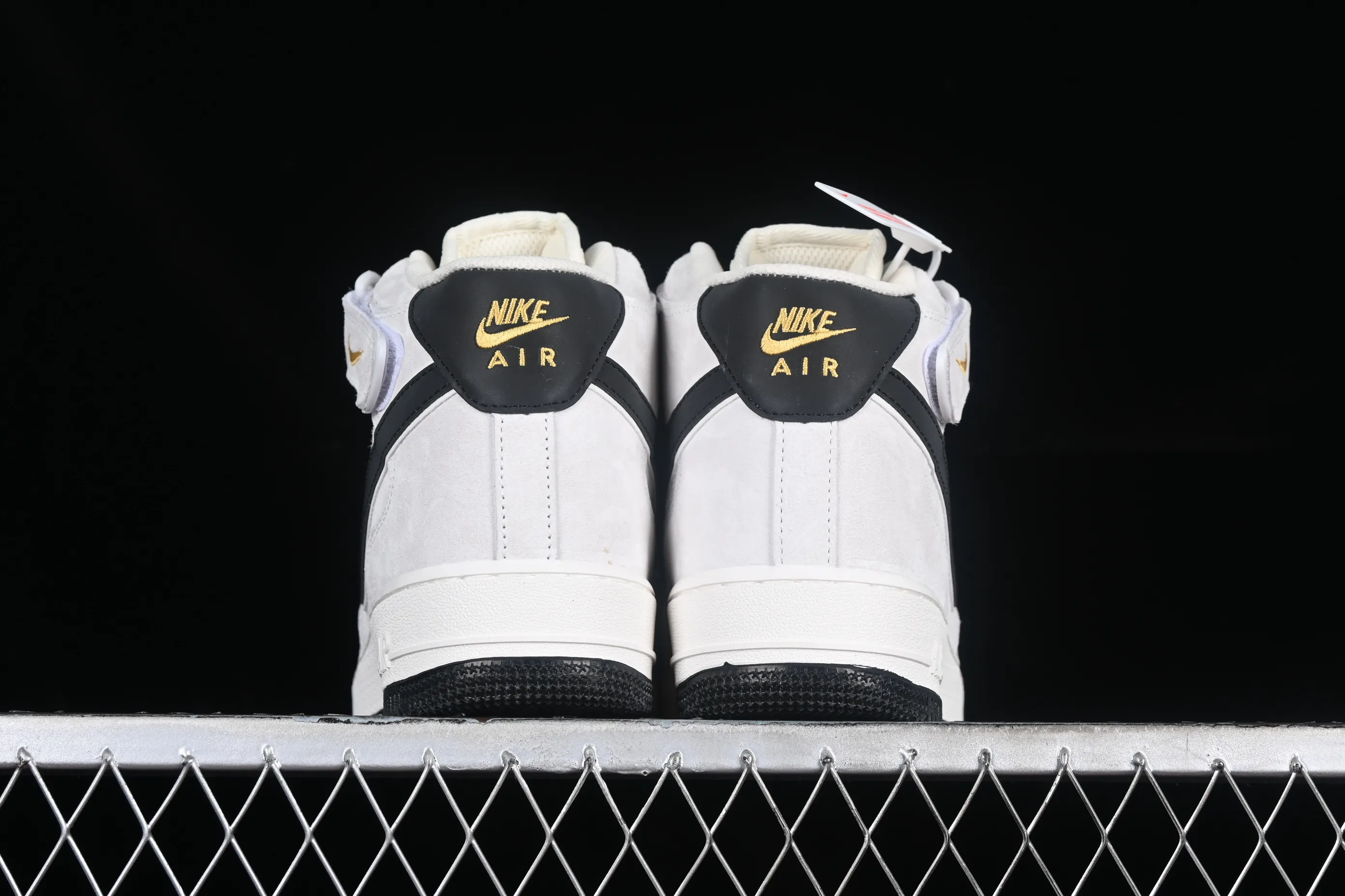 All categories Nk Air Force 1 Air Force series Nk Air Force 1 Mid Air Force mid-top Nk Air Force 1'07 Mid gray suede small hook Air Force One mid-top casual sneakers KG3031-011